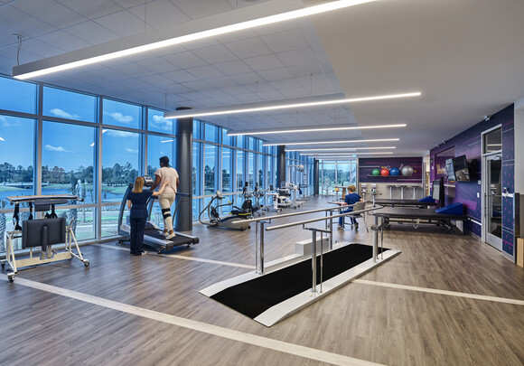 Electrochromic glazing in the western-facing gym allows the center to offer natural light and views without the need for shading solutions