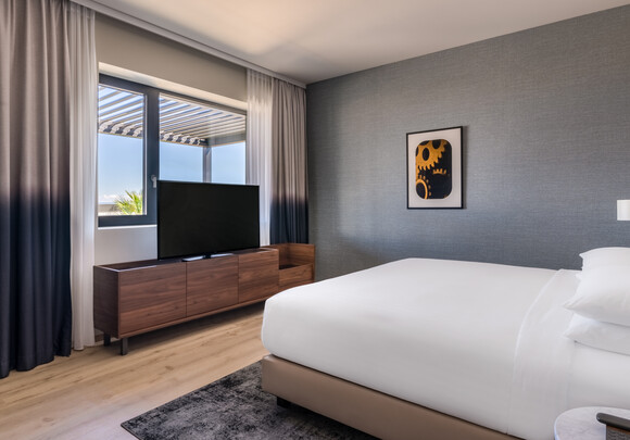 Example of room in the Geneva Marriott Hotel.