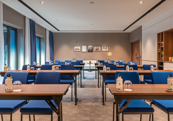 Conference room in the Geneva Marriott Hotel with SageGlass Harmony (tinted state). 